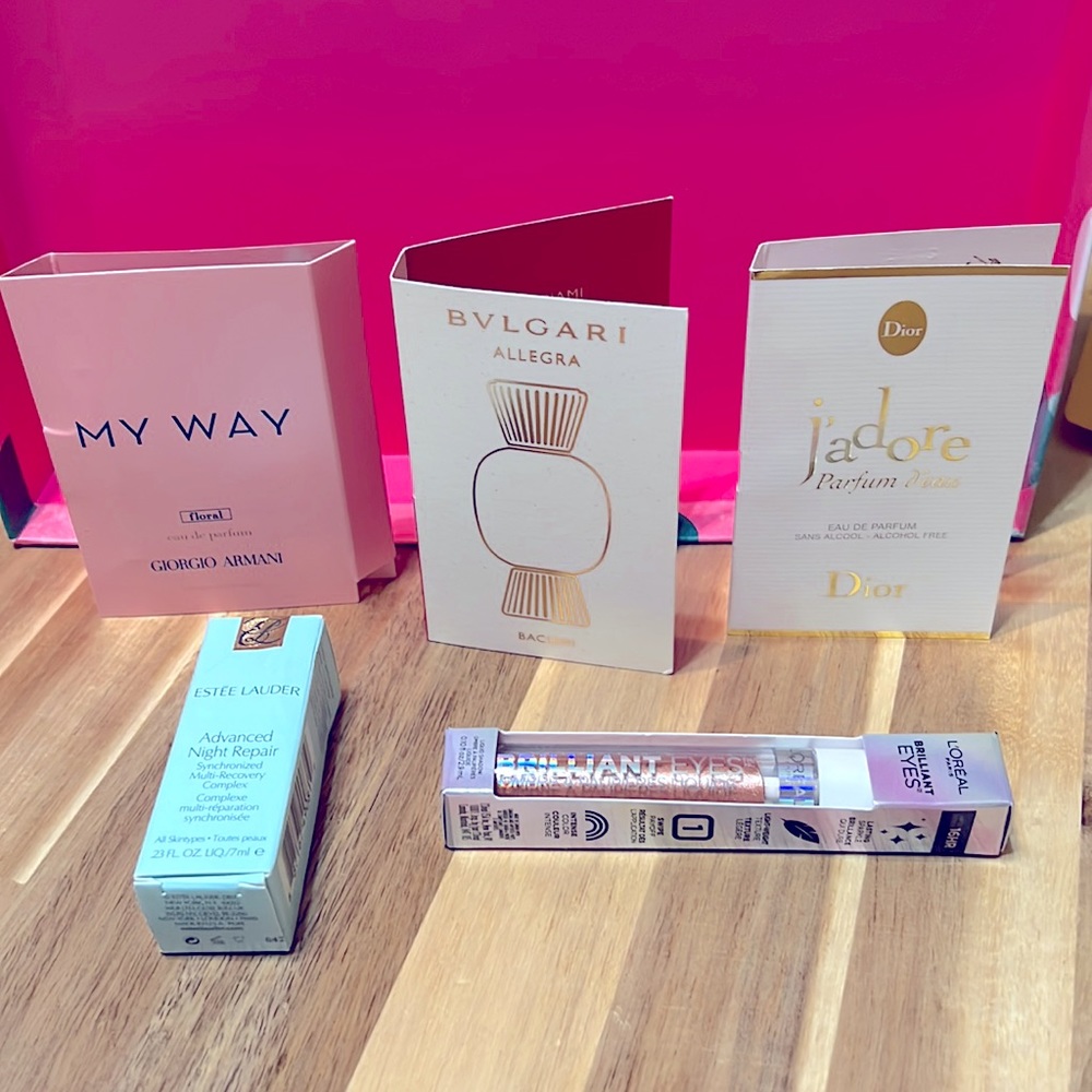 Women’s fragrance and beauty samples